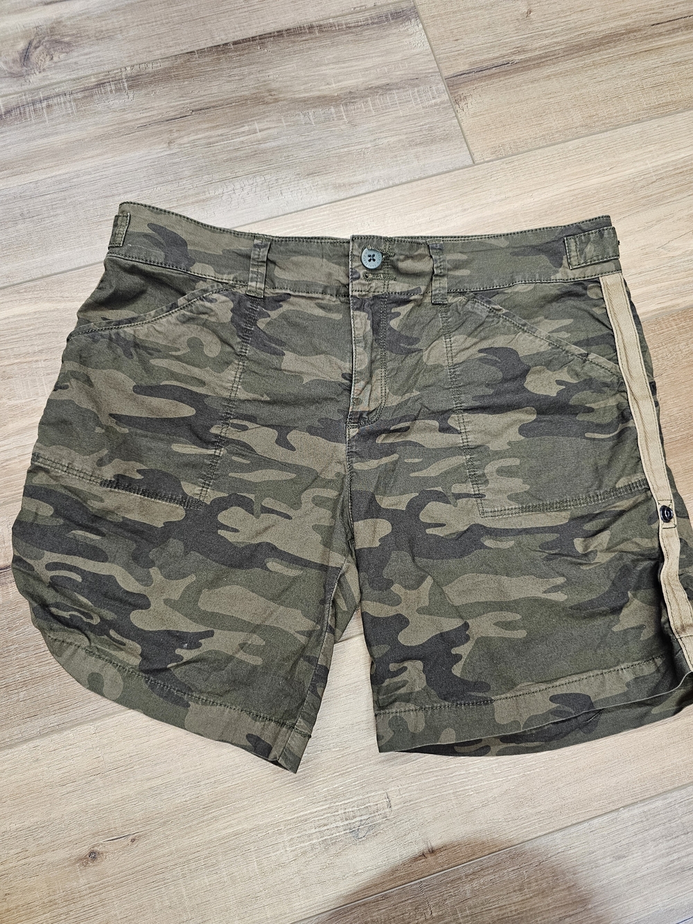 Sanctuary Camo Utility Shorts - Olive Green & Brown - Picture 4 of 7